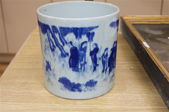 A Chinese blue and white brush pot height 18cm